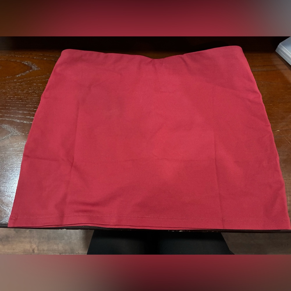 NWOT Aritzia Original Contour Request Micro Tube Skort in color Cordovan - Picture 4 of 4